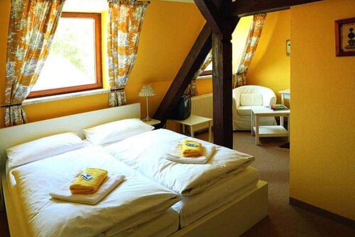 Room 14 of 32