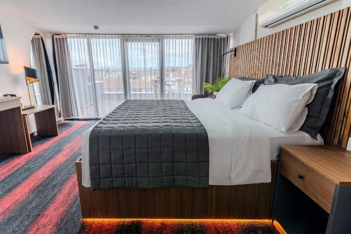 Room 5 of 12