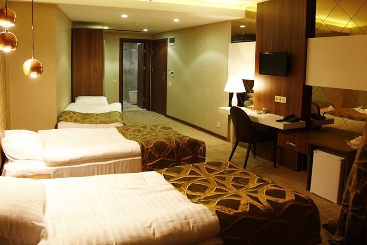 Room 9 of 48