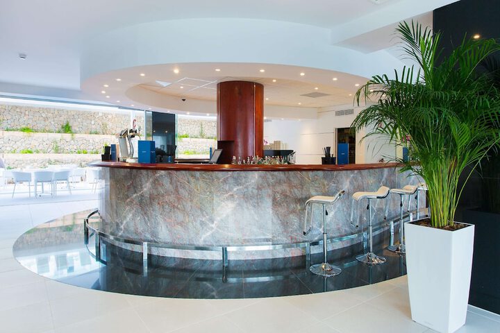 Lounge 186 of 237