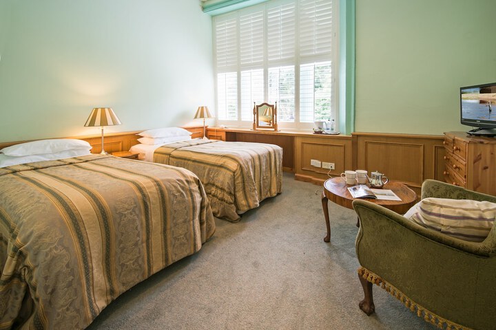Room 10 of 34