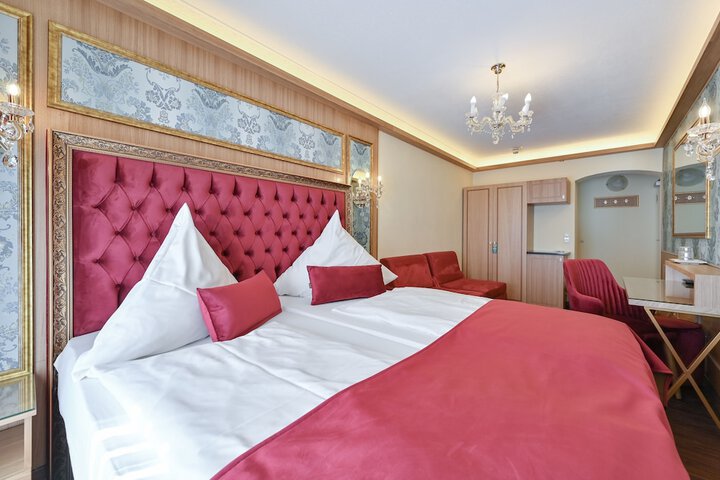 Room 4 of 74