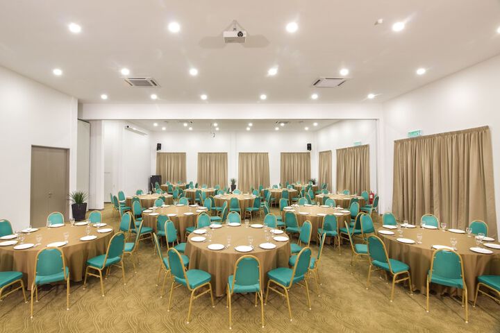 Ballroom/Hall 22 of 29