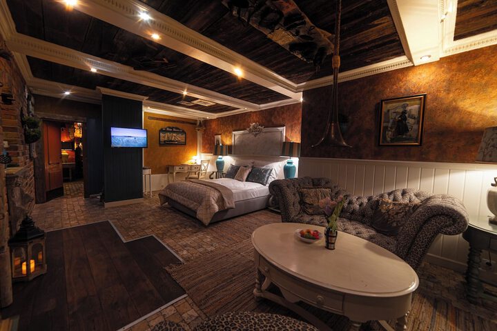 Room 35 of 71