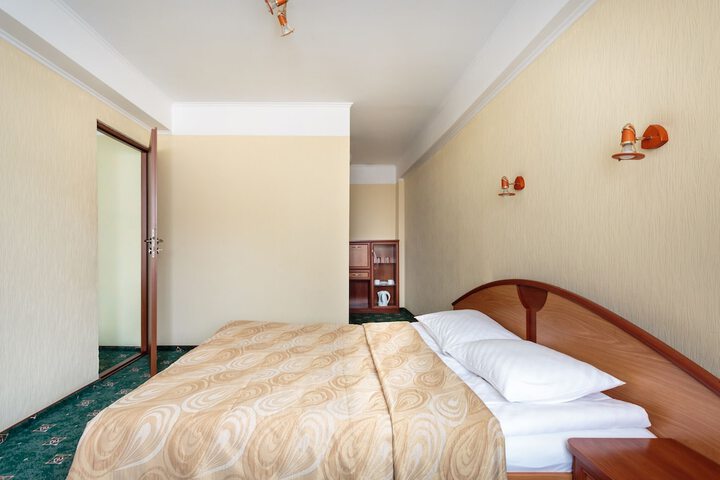 Room 35 of 77