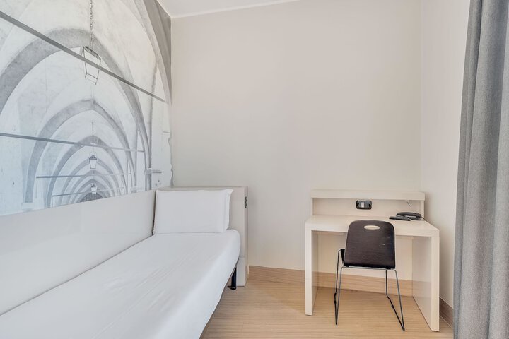 Room 10 of 36