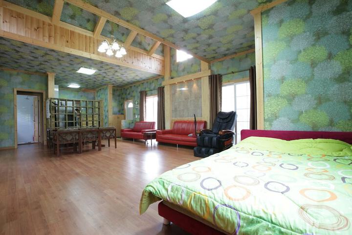 Room 14 of 63