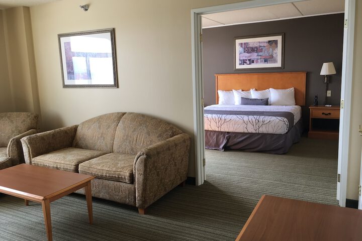 1 King Bed (5 of 41)