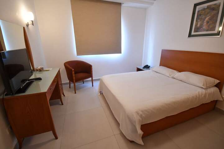 Room 3 of 28