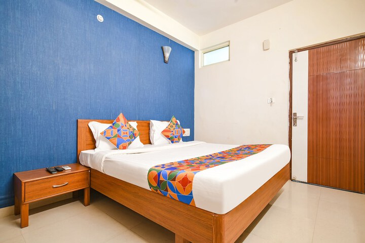 Room 17 of 34