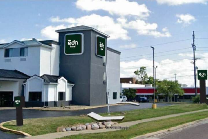Edn Hotel in Peoria, IL