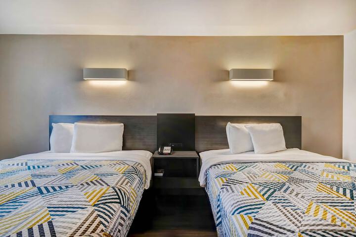 1 King Bed (8 of 13)