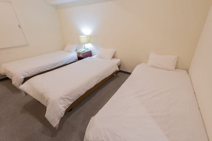 Room 8 of 48
