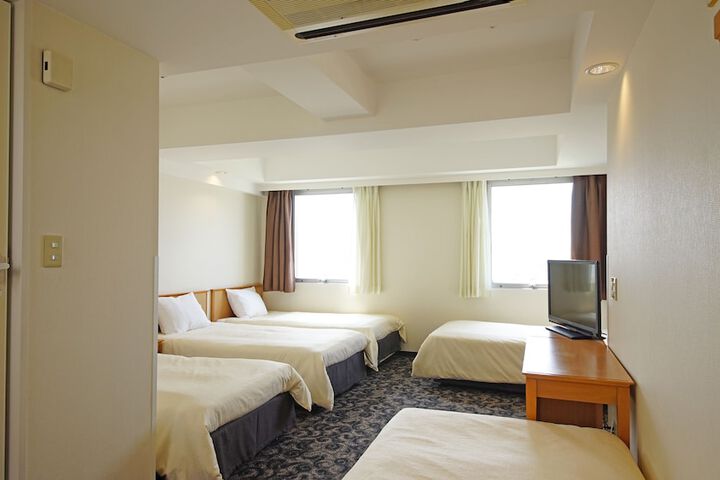 Room 4 of 40