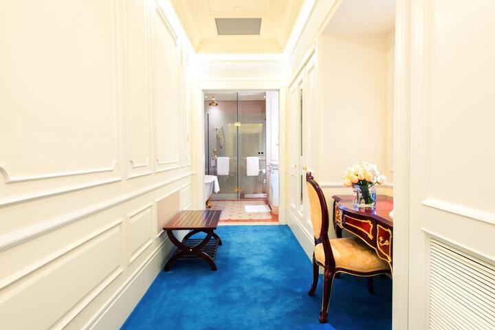 Room 47 of 77