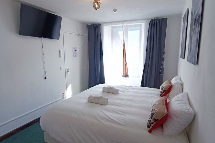 Room 9 of 24