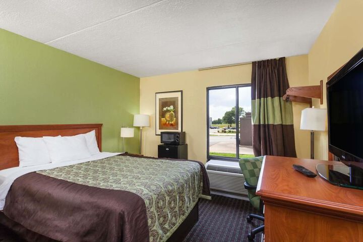 Room 3 of 35