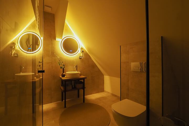 Room 44 of 74