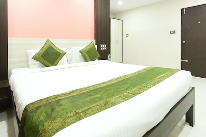 Room 4 of 11