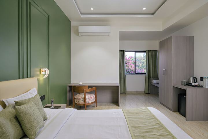 Room 6 of 35