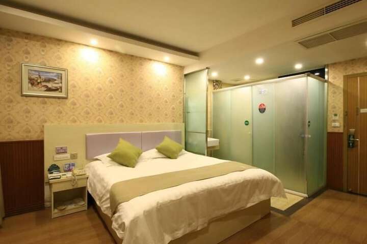 Room 21 of 57