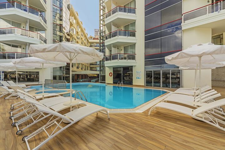 Hotel Pool