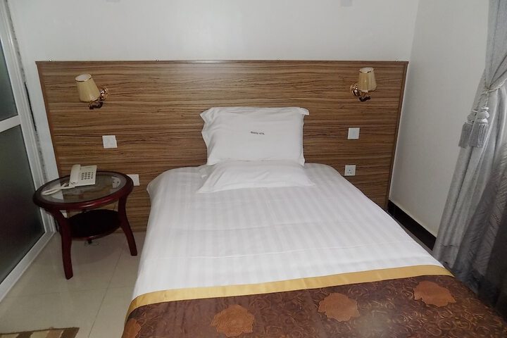 Room 6 of 37