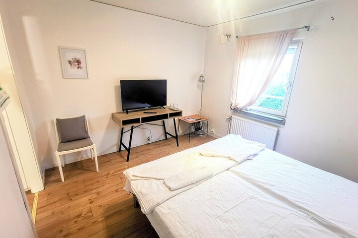 Room 4 of 18