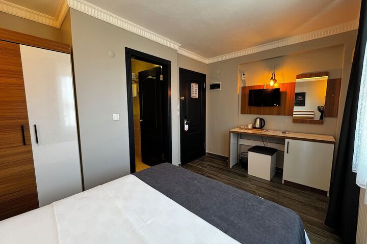 Room 12 of 85