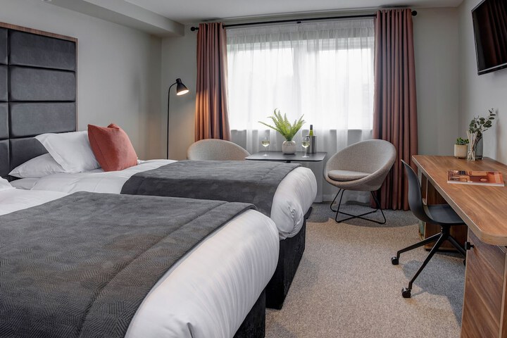Room 10 of 43
