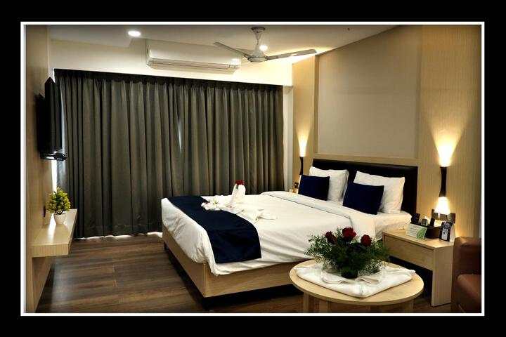 Room 5 of 10