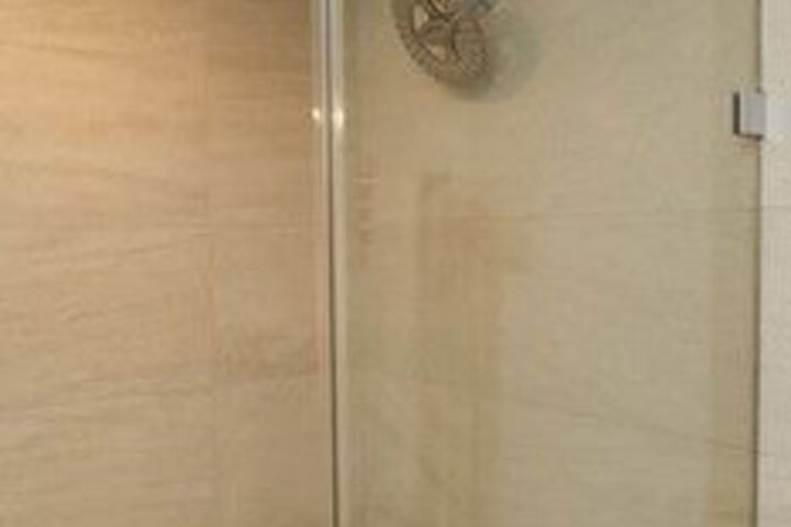 Room 42 of 245