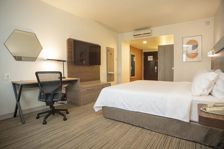Room 6 of 65