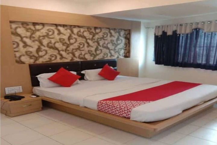 Room 8 of 18