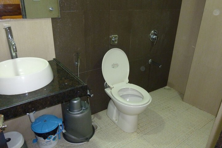 Room 30 of 48
