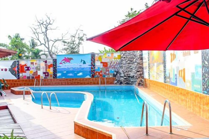 Hotel Pool