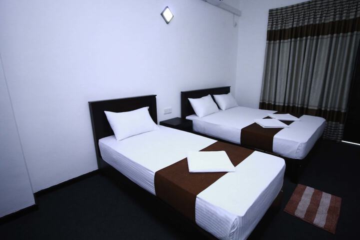 Room 27 of 34