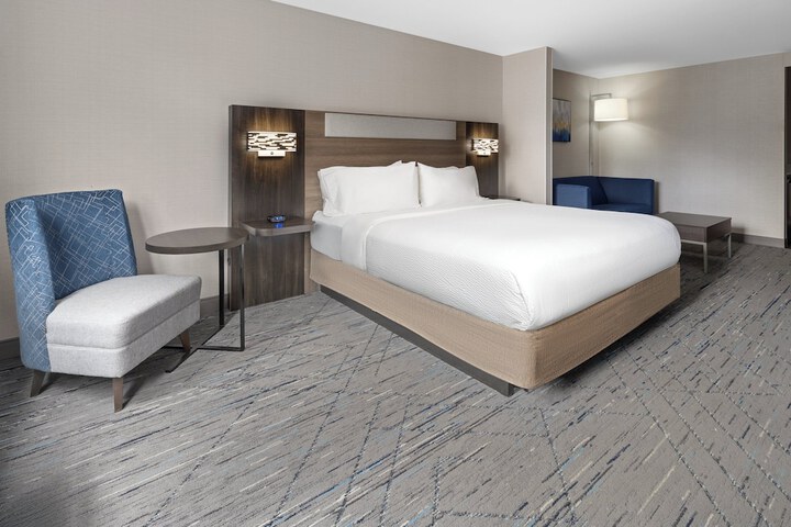 1 King Bed (8 of 13)