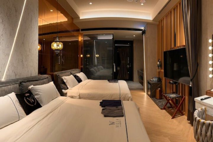 Room 4 of 147