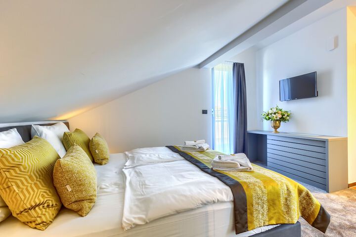 Room 35 of 114