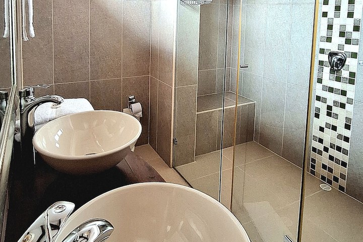 Room 35 of 46
