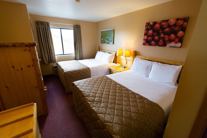 Queen Bed Accessible (6 of 16)