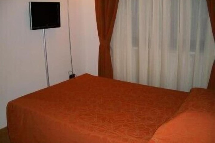 Room 10 of 46