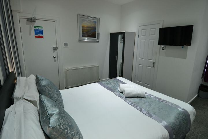 Room 32 of 86