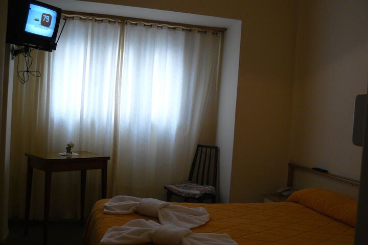 Room 6 of 44