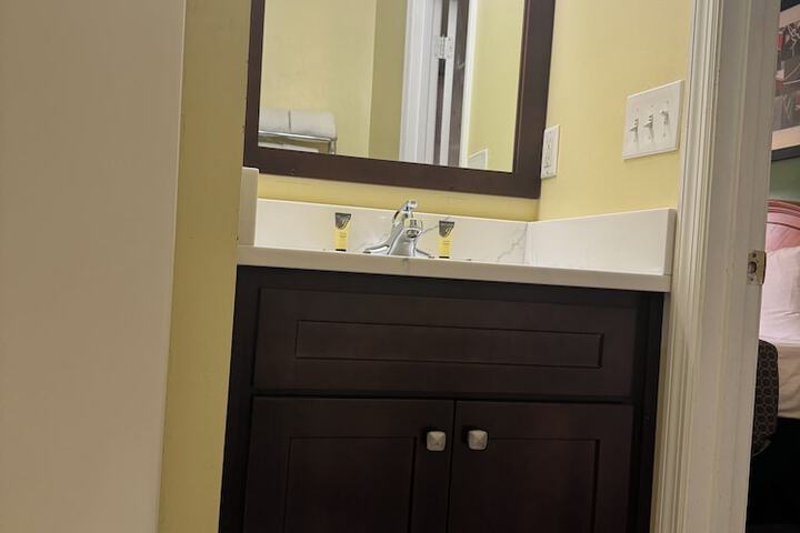 Room 9 of 14