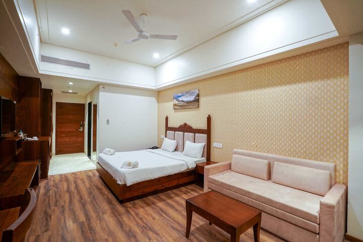 Room 9 of 25