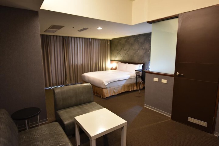Room 14 of 38