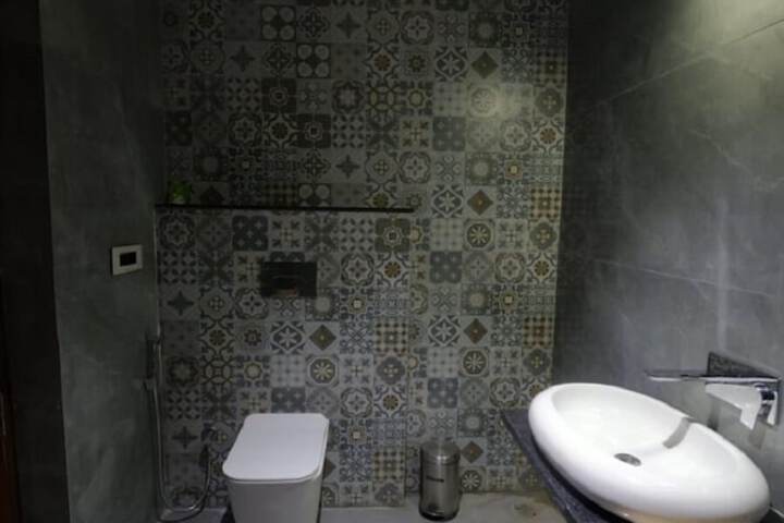 Room 33 of 38