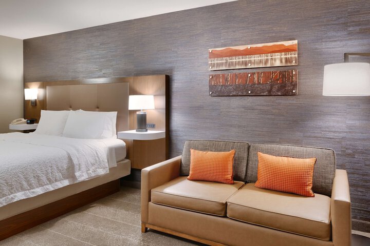 Room 17 of 38